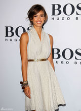 幻灯图集：杰西卡-阿尔芭白裙秀女人味 和伊万同台