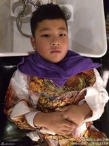 组图：石头理发大玩洗剪吹 龙抬头变身帅气萌男