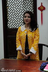 组图：郭美美奢侈品傍身炫富走穴