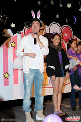 组图：俞灏明变萌兔挑逗粉丝 有望回归主持