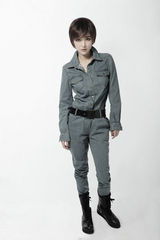 组图：叶倩云演绎别样中性风情