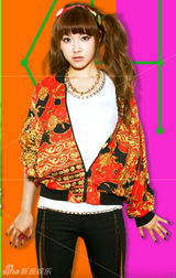 组图：f(x)宋茜甜美写真 出演维尼夫妇走红