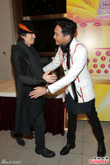 组图：黄子华盼与周润发拍剧 张智霖否认不和