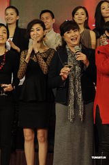 组图：《万凰之王》开庆功会 胡杏儿等出席活动 