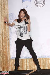 组图：范玮琪温暖献唱 袁咏琳热舞秀曲线