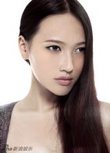 组图：胸模颜佩佩性感亮相 晋级花儿广州50强