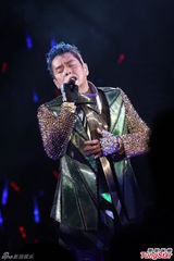 组图：谭咏麟不认豪宅传闻 李克勤想送小孩上学