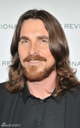 国家评论协会奖晚宴 贝尔和阿弗莱克夫妇亮相(组图)