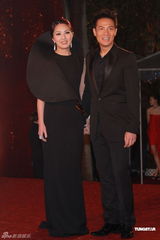 高清图：杨千嬅丁子高恩爱现身 杨千嬅黑装霸气