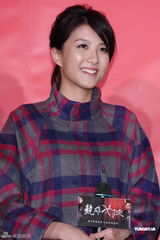 组图：陈嘉桓宣传新片《竞雄女侠》狼吻事件受关注