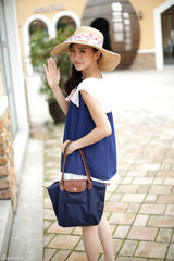 组图：毛晓彤街拍夏日蓝色系搭配清爽