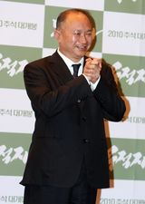 高清图：吴宇森访韩记者会 无敌者导演出席