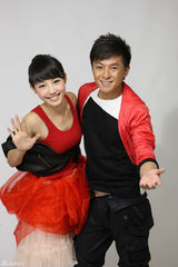 高清：朱雨辰白百何玩混搭 个性当道青春逼人 