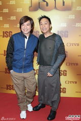 组图：黄家强黑纱透视装露点 与叶世荣重组乐队