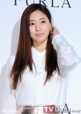 组图：金莎朗孔贤珠李侑菲出席某品牌新品发布