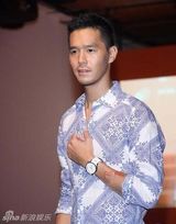 组图：六款造型解读丁春诚的穿衣哲学