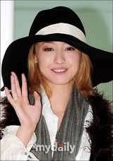 组图：日本女星泽尻绘里香赴韩宣传新片