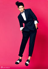 组图：井柏然写真化身明媚雅痞男士