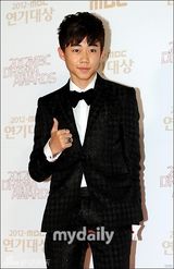 组图：MBC演技大赏女星性感 曹承佑获大奖