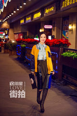 明星爱街拍：赵丽颖化身夜精灵甜美出街