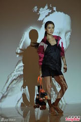 组图：陈奕迅3D人偶半吨重 谢婷婷冷艳秀长腿