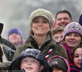 组图：凯特王妃挺孕肚现身大雪营地吃烧烤