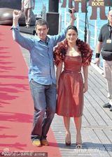 高清组图：《穿靴子的猫》亮相 班德拉斯拥吻海耶克