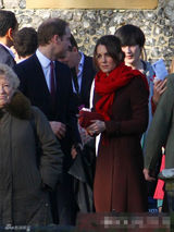 组图：凯特王妃亮相圣诞活动 怀孕后不忘踩高跟鞋