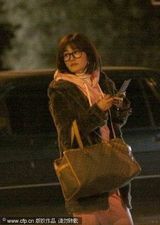 组图：谢娜素颜约会张杰 张杰戴两层帽子反抢眼