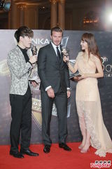 组图：榜中榜小贝贴面女主播 EXO-M西装俊朗