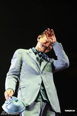 组图：刘德华“体力派”演唱会 与黎明携手同台