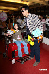 高清组图：温拿五虎周末小巨蛋开唱 最常青乐团遭师奶粉丝接机 