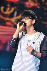 组图：黎明范玮琪等开唱 萧敬腾再封“雨神”