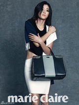 组图：韩星全智贤时尚写真 烟熏妆干练大气