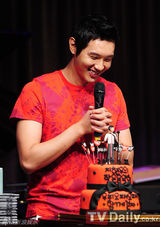 组图：韩星池贤宇入伍前举行粉丝见面会