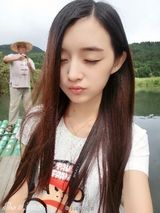 组图：女子酷似杨幂  网友直呼傻傻分不清