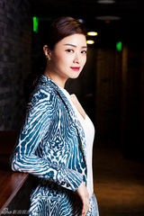 组图：蒋欣杂志大片 大秀好身段气质干练