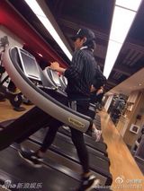 组图：杜德伟不理控告爬山 感慨遇到困难也从容