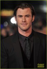 组图：《雷神2》伦敦首映 锤哥洛基兄弟频卖萌