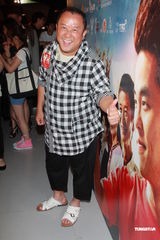 组图：柯有伦携《阵头》杀到香港 张学友曾志伟撑场