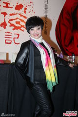 组图：白雪仙不敢上台怕吓人 陈宝珠怕师傅