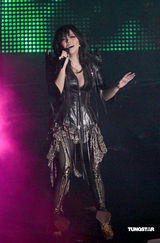 幻灯：张惠妹巡回演唱会唱响澳门 大走摇滚风