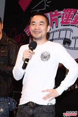 组图：台湾电影联合造势 郭书瑶秀美腿发红包