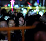 组图：汪峰演唱会深情表白 章子怡台下感动拭泪