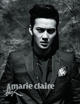 组图：徐正曦拍“真命天子”大片 高大帅气眼神摄人