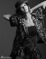 组图：李曼黑白爵士大片曝光 展现夏日别样风采 