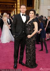 组图：奥斯卡红毯-钱宁-塔图姆热吻怀孕娇妻