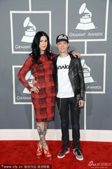 组图：第55届格莱美红毯男星型格礼服秀