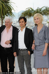 金摄影机奖评审团记者会 主席盖尔-加西亚帅气亮相