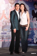 组图：《女人心》上海首映 刘德华巩俐解说情圣女王 